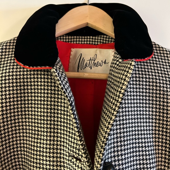 Vintage 1970’s Tailored Houndstooth Women’s Jacket with Red Lining. Size Small. - Picture 3 of 12